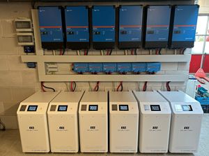 Paquete de Baterías Verticales EEL 32KWH MB56 con Celdas EVE MB56 LiFePO4 628Ah de Grado A y BMS con Inversor JK 300A para Almacenamiento de Energía - Product Image 6