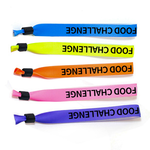 สายคล้องคอแบบกำหนดเองสำหรับงานนิทรรศการ พร้อมช่องใส่บัตรแบบใสกันน้ำ - Product Image 5