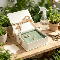 Boîtes d'emballage en gros personnalisées, boîte cadeau à clapet pour bijoux, boîte de rangement pour bracelets et bagues en papier kraft avec insert et marquage à chaud
