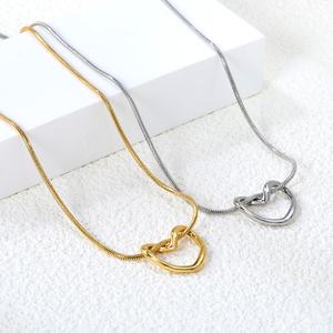 Collar de Moda con Diseño de Amor Entrelazado, Minimalista, Chapado en Oro de 18k, Cadena de Acero Inoxidable para Clavícula, con Colgante de Corazón para Mujer - Product Image 6
