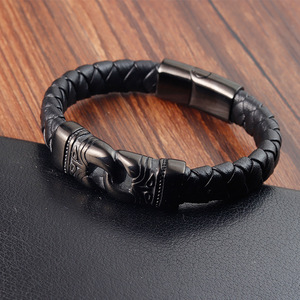 สร้อยข้อมือหนังแท้ถักชั้นเดียวสำหรับผู้ชาย |   ปืนพ่นเคลือบ PVD สีดำ สแตนเลสสตีล ลายโทเท็มโบราณ |   สายรัดข้อมือสุดเก๋ - Product Image 4