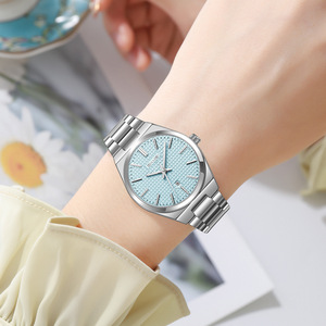Reloj de Cuarzo para Mujer con Correa Dorada, Resistente al Agua hasta 30 Metros y Función de Calendario - Reloj Clásico para Mujer - Product Image 6