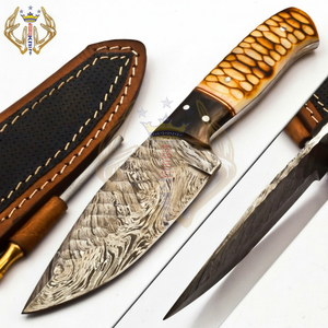 Magnifique couteau de chasse et de camping à lame fixe en acier Damas de haute qualité, manche forgé en os de chameau et corne de taureau - Product Image 1