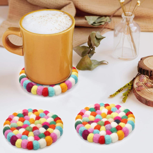 Juego de 6 Posavasos Redondos de Fieltro de Lana de 4 Pulgadas, Coloridos, con Diseño de Puntos Divertidos, Hechos a Mano, Multifuncionales para Bebidas de Cocina y Navidad - Product Image 3