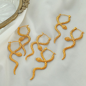 Pendientes de aro con forma de serpiente, chapados en oro de 18 quilates, de acero de titanio, pendientes colgantes de moda para mujer, diseño geométrico con forma de animal EH94 - Product Image 3