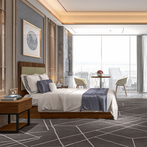 Ensemble lit queen et matelas en bois massif pour hôtel, avec tête de lit douce et deux tables de chevet assorties, pour mobilier de chambre d'hôtel 3 étoiles - Product Image 2