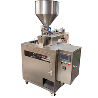 Machine d'emballage automatique pour sachets préformés de liquides (pâtes, jus de tomate, ketchup, sauces liquides) en sachets souples en plastique