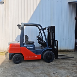 Chariot élévateur diesel 8F 3 tonnes, mât 3m-6m, moteur certifié, composants essentiels, usage commercial, capacité 4500KG, 0-800h d'heures de travail, vidéo - Product Image 3