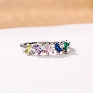 Set di Orecchini e Anello con Cristalli Colorati in Stile Geometrico per Donne, Accessori per Uso Quotidiano e Feste - Product Image 4