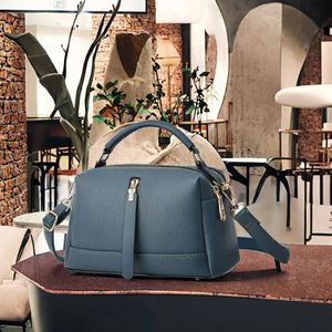 PU Leather Woven Shoulder Bag <b>Adjustable</b> <b>Strap</b> Zipper Open Closure Summer Ladies Handbag Beach Tote Bag Women Bags Wholesale - Product Image 2