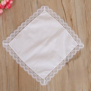 Mouchoir blanc en coton pur de 25cm avec bord en dentelle délicate, doux et respirant, <span class=keywords><strong>petits</strong></span> accessoires élégants pour cadeaux de mariage - Product Image 1