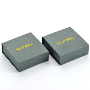Cajas Magnéticas al por Mayor GLAMPKG, Caja de Regalo de Joyería con Cierre Magnético Gris, Caja de Joyería Magnética Plegable de Lujo - Product Image 4