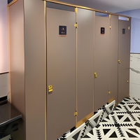 Système de cloisons de salle de bain modulaires en panneaux HPL compacts et modernes, écologiques et durables, pour hôtels et hôpitaux