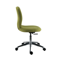 Chaise de bureau ergonomique confortable en tissu, pivotante et réglable, avec base chromée et accoudoirs, idéale pour les salles de réunion modernes et les espaces de vie.