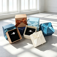 Boîte à bijoux carrée avec couvercle nœud papillon, motif uni, pour bagues et boucles d'oreilles, boîte de rangement pour alliances, coffret cadeau, emballage personnalisé pour bijoux