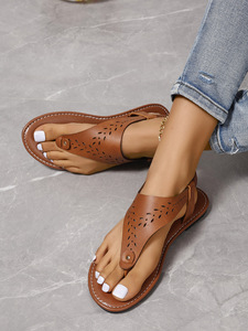 Sandalias casuales de verano 2025 para mujer, sandalias planas con clip para el dedo, tendencia de moda transfronteriza, tallas grandes, de gelatina. - Product Image 6