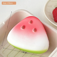 MIXWARES Squishy Kawaii Pastèque en PU, Jouet à Presser Anti-Stress, Cadeaux d'Anniversaire et de Pâques, Soulagement de l'Anxiété, Favors de Fête, Durable
