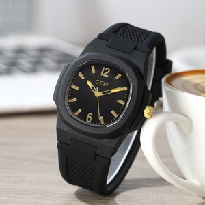 Reloj deportivo de moda para hombre, reloj ovalado de nicho, resistente al agua, de cuarzo, con correa de silicona, venta al por mayor. - Product Image 1
