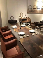 Table rectangulaire en bois massif de haute qualité avec résine époxy effet rivière