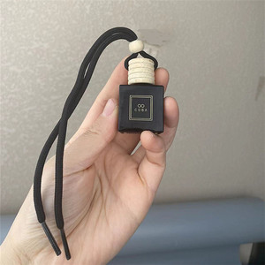 Stampa personalizzata <span class=keywords><strong>logo</strong></span> 10ml <span class=keywords><strong>auto</strong></span> appeso diffusore di vetro nero bottiglia di profumo <span class=keywords><strong>con</strong></span> coperchio in legno - Product Image 3