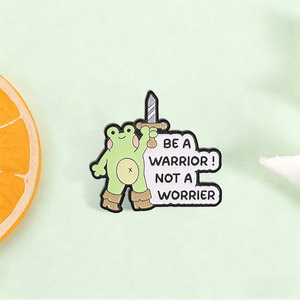 Broche émaillée Guerrier Grenouille avec texte de jeu de mots motivant et épée pour la décoration de sac à dos - Product Image 1