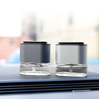 Offre Spéciale de luxe Mini voiture désodorisant en métal évent Clip longue durée liquide parfum diffuseur vide bouteille de parfum