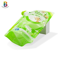 Pochette cornue en plastique personnalisée température 121 degrés emballage de liquide pochette debout avec bec pour boisson aux fruits jus de fruits boisson