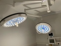 Lampe LED Chirurgicale Médicale Scialytique Plafonnier pour Salle d'Opération avec Caméra