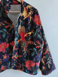 Chaqueta Bomber de Terciopelo con Estampado de Pájaro Negro, Reversible y Transpirable, Ecológica, Relleno 100% Algodón, Corta, Lista para el Invierno - Product Image 4