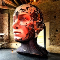 Robot humanoïde gonflable géant sur mesure de 4 m, modèle publicitaire intelligent pour exposition technologique, scène d'événement, musée, décoration de boîte de nuit