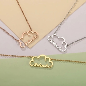 Collier personnalisé en acier inoxydable plaqué or avec nom et motif nuage mignon, idéal pour la fête des mères (Dropshipping) - Product Image 1
