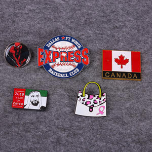 شارة معدنية مطلية بالذهب العتيق بتصميم عصري مخصص، شعار مدرسي مقطوع بالقالب ومطبوع، دبوس مخصص بألوان مخصصة وتصميم رسوم متحركة للفعاليات - Product Image 1