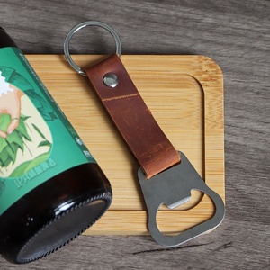 Porte-clés personnalisé en cuir avec ouvre-bouteille de bière - Product Image 3