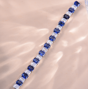 สร้อยข้อมือเทนนิสแบบวินเทจประดับไพลินสังเคราะห์จาก All Fashion Lab  ทำจากเงินสเตอร์ลิง ชุบทอง ชุบโรเดียม ผลิตโดยบุคคลที่สาม - Product Image 5