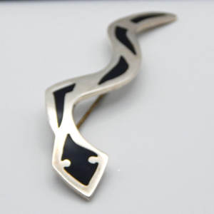 . Pin de serpiente con incrustaciones de plata esterlina 925 y esmalte negro - Product Image 3
