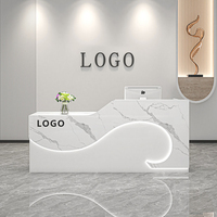 Petite table de comptoir minimaliste moderne pour magasin de vêtements, supermarché, entreprise, réception, espace d'accueil