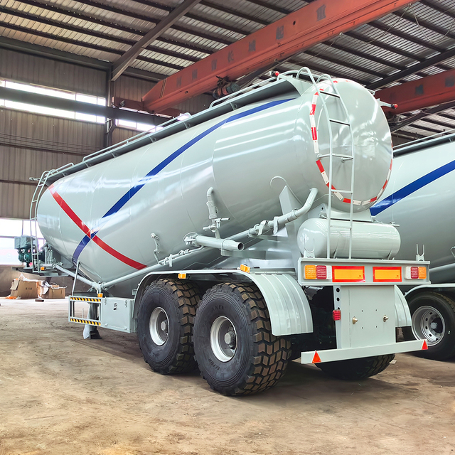 New Dry Cement Power Tanker  diesel Engine and air Compressor 3 2 4Axles 40CBM Bulk Cement Powder Tanker Semi Trailer