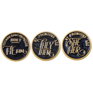 Nuova spilla in lega placcata con pronomi personalizzabili (Io, Lei, <span class=keywords><strong>Lui</strong></span>, Essi, Essi/esse) - Distintivo con lettera del genere - Product Image 5