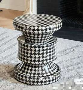 Tavolino Laterale di Design Artigianale di Alta Gamma in Crema, <span class=keywords><strong>Tavolo</strong></span> d'Angolo Creativo in <span class=keywords><strong>Resina</strong></span> di Lusso Leggero per Soggiorno - Product Image 1