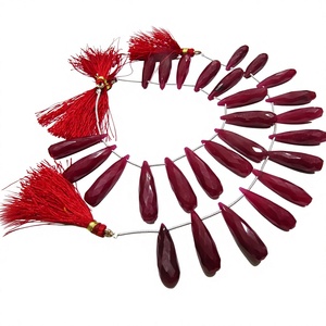 EMINENT JEWEL N ARTS Cuentas facetadas de rubí en forma de lágrima larga tipo briolette, aproximadamente 1 pulgada, se venden por hebra de 8 pulgadas de largo, Rajasthan - Product Image 1