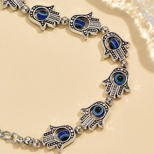Mode rétro latino-américaine, bracelet Fatima Hand Evil Eye polyvalent, idéal pour les trajets quotidiens, bijou unique en résine avec œil bleu. - Product Image 4