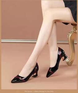 Sandalias de nuevo diseño <span class=keywords><strong>2025</strong></span>, tacón grueso, flores cómodas, hebilla cuadrada de moda poco profunda, zapatos individuales baratos, zapatos de trabajo para mujer - Product Image 4