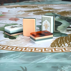 Set Mahjong da Viaggio Moderno Personalizzato, 160 Tessere Incise in Acrilico a 4 Strati, Lussuoso Set Mahjong Americano con Motivo Loto Bianco - Product Image 1