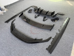 Kit carrosserie Performante Style en fibre de carbone sèche pour <span class=keywords><strong>Audi</strong></span> <span class=keywords><strong>R8</strong></span> : Lame de pare-chocs avant, diffuseur arrière, aileron arrière, jupes latérales - Product Image 3