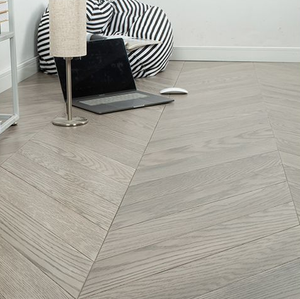 Planchers de bois de <span class=keywords><strong>parquet</strong></span> vintage en noyer à chevrons directement du fabricant personnalisable pour les rénovations de maisons patrimoniales - Product Image 1
