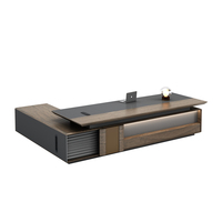 Bureau de direction en bois massif brun, design moderne et luxueux, sur mesure, pour PDG, directeur ou patron, avec design modulaire.
