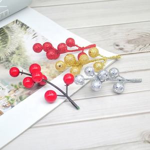Vente en gros Plante artificielle multicolore mousse pailletée fruits rouges et pics de Noël pour la décoration de mariage de vacances - Product Image 2