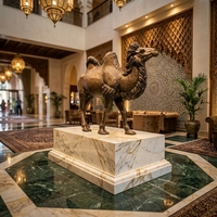 Statue de chameau en bronze antique sur mesure, sculpture réaliste grandeur nature de Bactrien pour hôtel, villa, parc ou aménagement paysager
