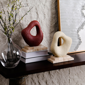 Escultura decorativa de resina minimalista Kimdecor, objetos decorativos abstractos para sala de estar, diseño de interiores y proyectos de hoteles - Product Image 2