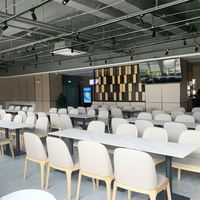 Ensemble de table et de chaises personnalisable pour restaurant, cantine, stand commercial, style luxe léger, avec canapé et sac souple, inspiré des tendances des influenceurs